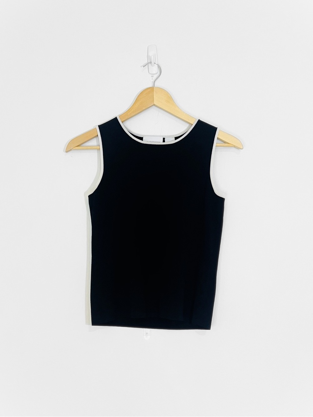 Classic Sleeveless Contrast-Trim Tank Top - Black and White